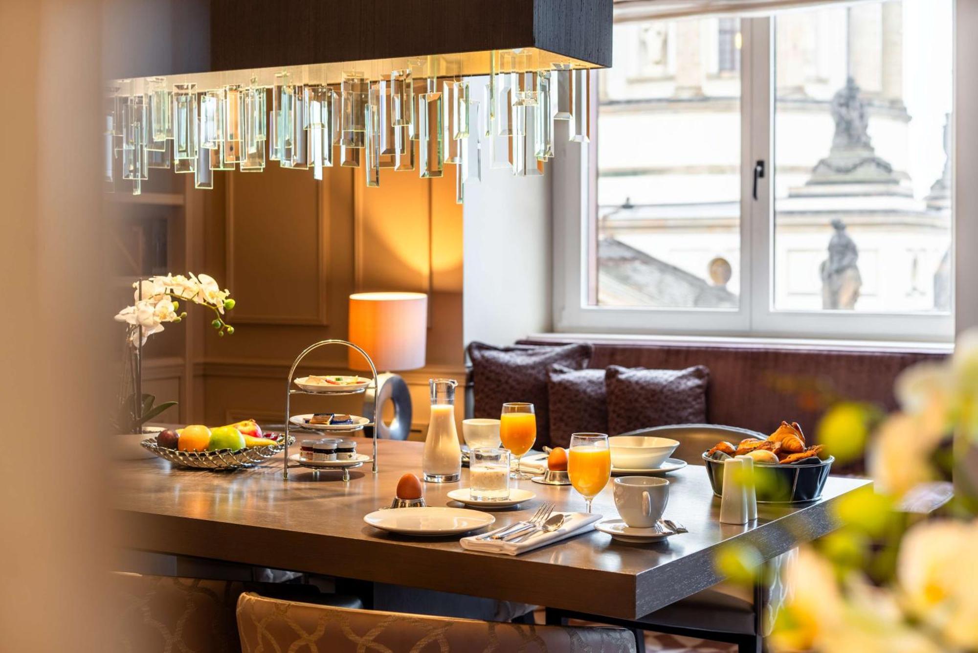 Hilton Hotel 5*